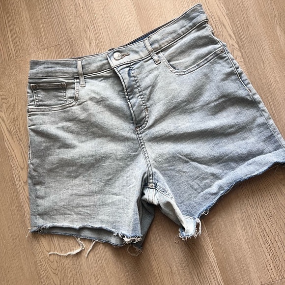 Express Women's Denim Shorts Size 10 - Picture 3 of 11